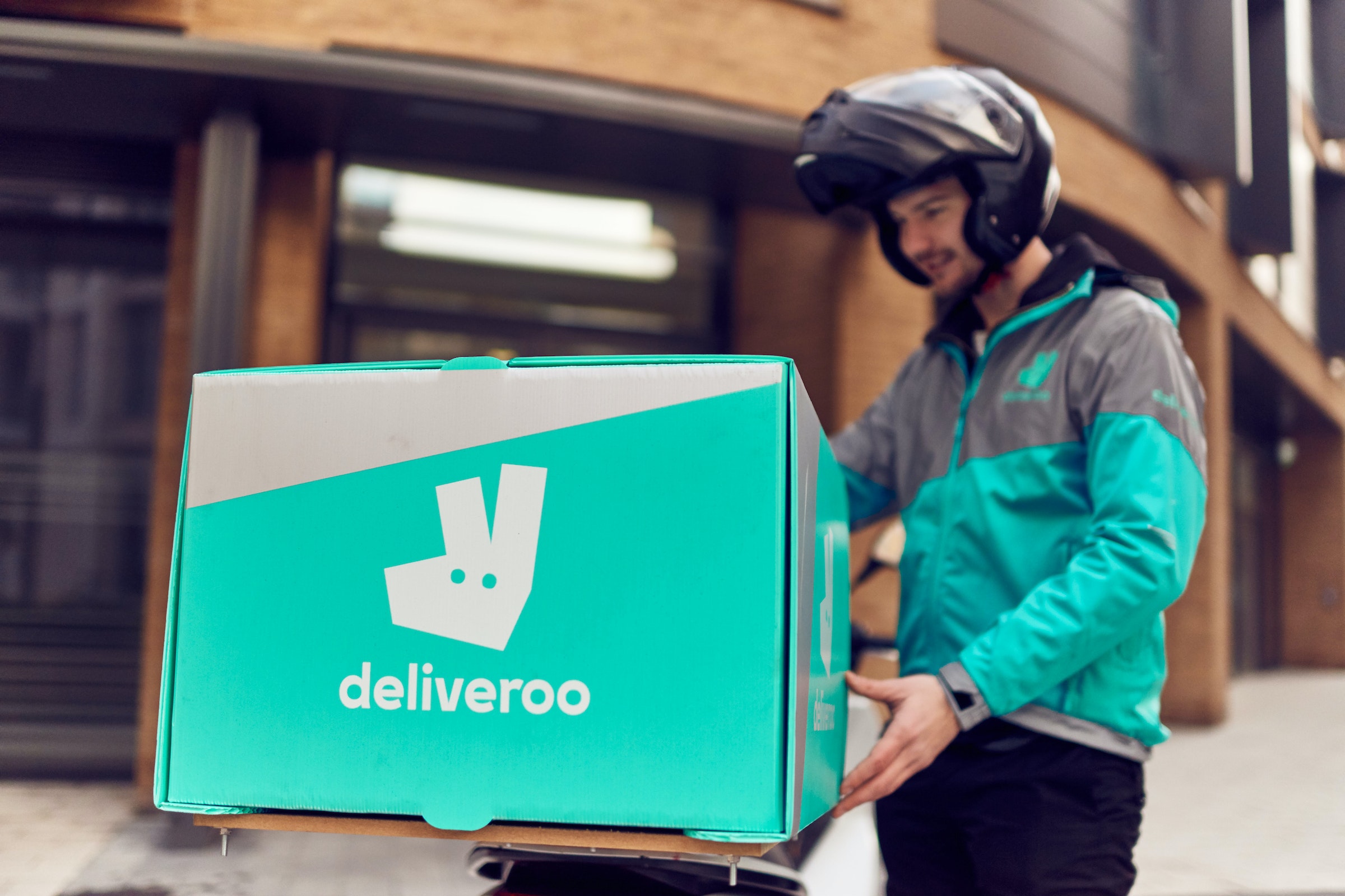 Deliveroo Dumbarton: Delivery workers needed as food service arrives