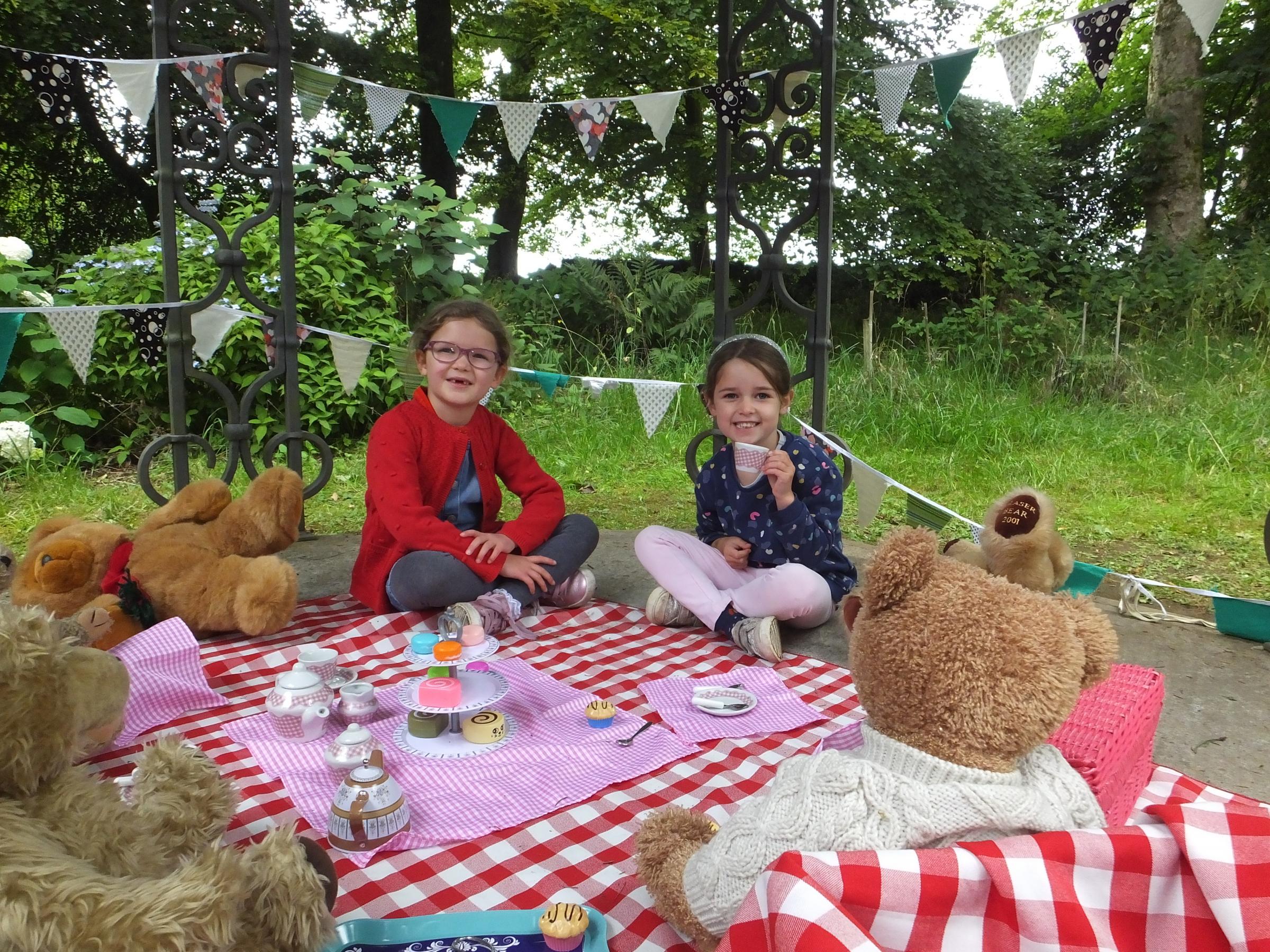 Dumbarton youngsters enjoy Geilston teddy bear picnic