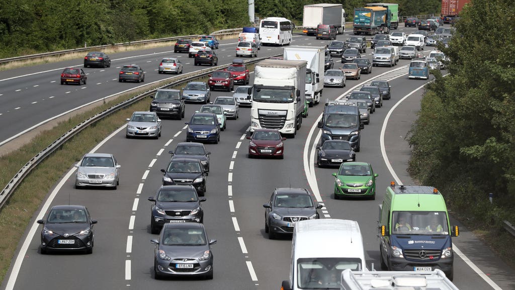 UK Drivers warned they face fines for commonly used 'friendly warning' on roads