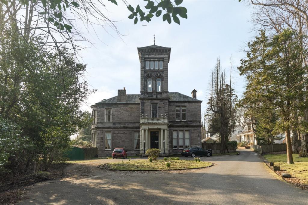 Methlan House on Clydeshore Road was built in around 1881 for the Dumbarton shipping magnate William Denny 